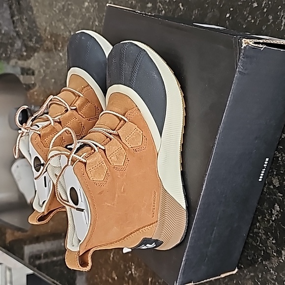 Sorel Out N About III Classic WP Ankle boot size 6.5 - Picture 3 of 6